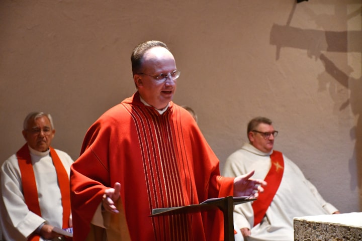 Generalvikar Christoph Klingan beim EBCA-Gottesdienst